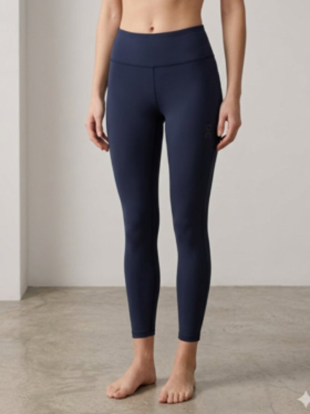 On Active Performance Tights in Navy Blue, Size Medium